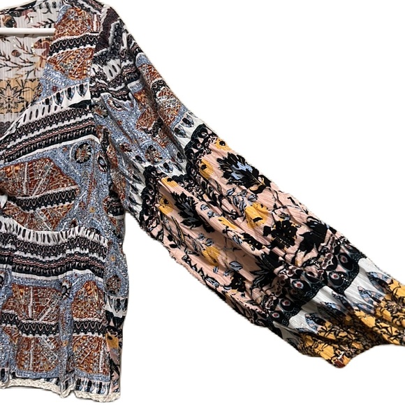 A Beautiful Soul, Long Sleeves, Tie In Front Top, Multi Colors, L - Picture 4 of 7